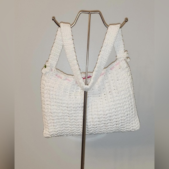 Medium size white handbag with floral accents handmade - Picture 2 of 2